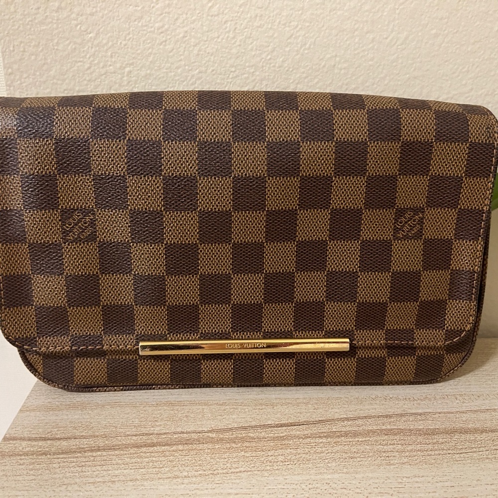 Louis Vuitton Hoxton crossbody
